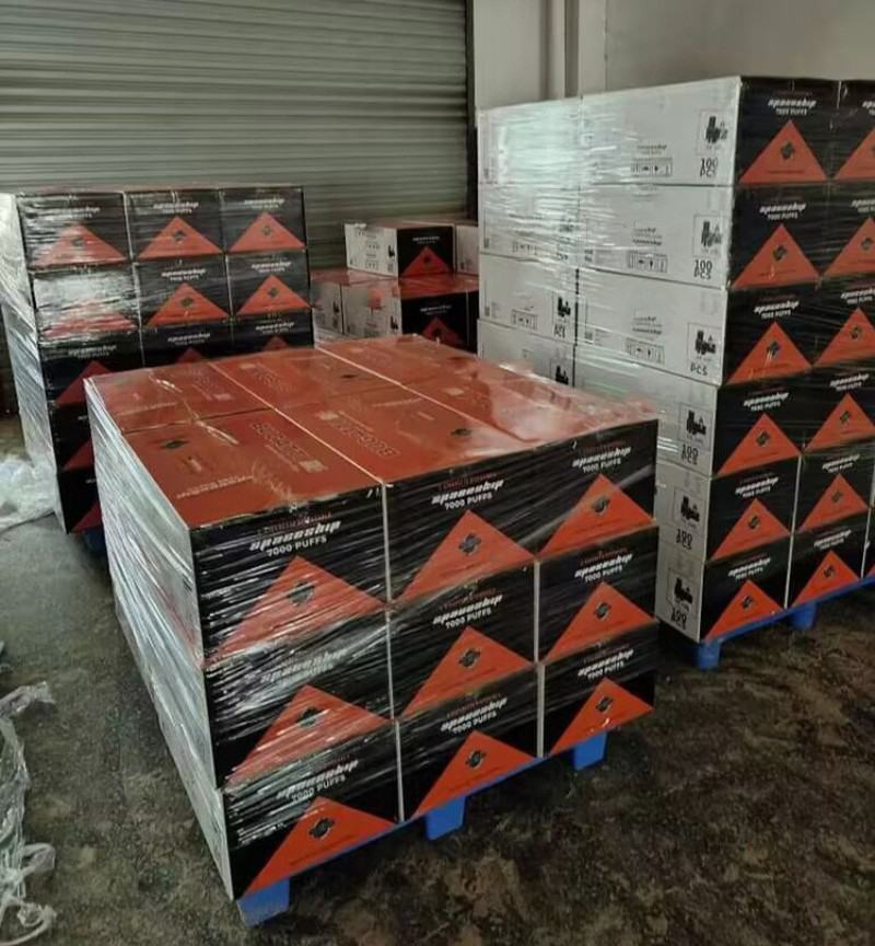 R & M Pens Aroma King Spaceship 7000 Puffs Disposable Vape