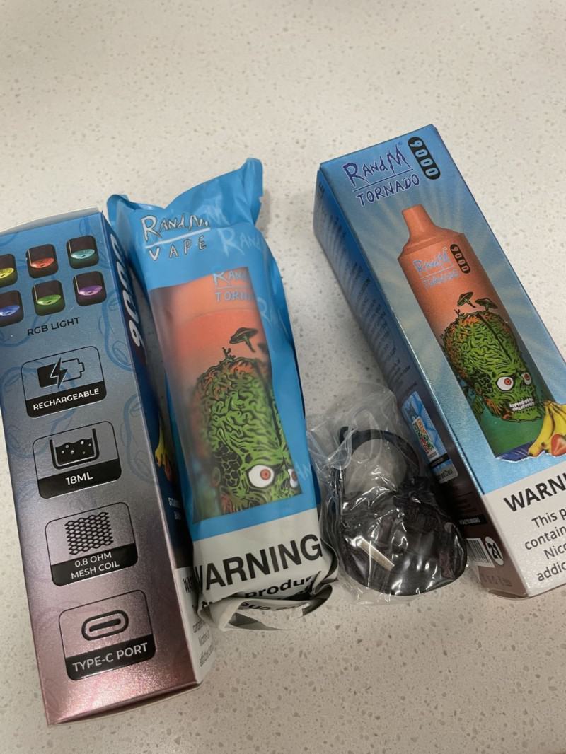 Big Puff Pens Plus RandM tornado 9000 Puffs Vape